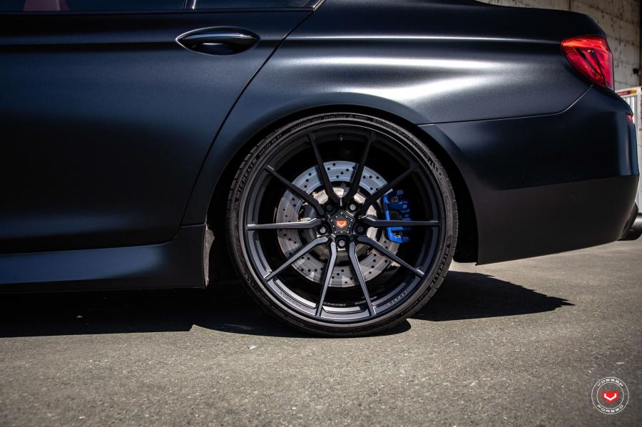 Детали экстерьера BMW M5 on Vossen Wheels (M-X2) 2019 года  (фото 7 из 25)